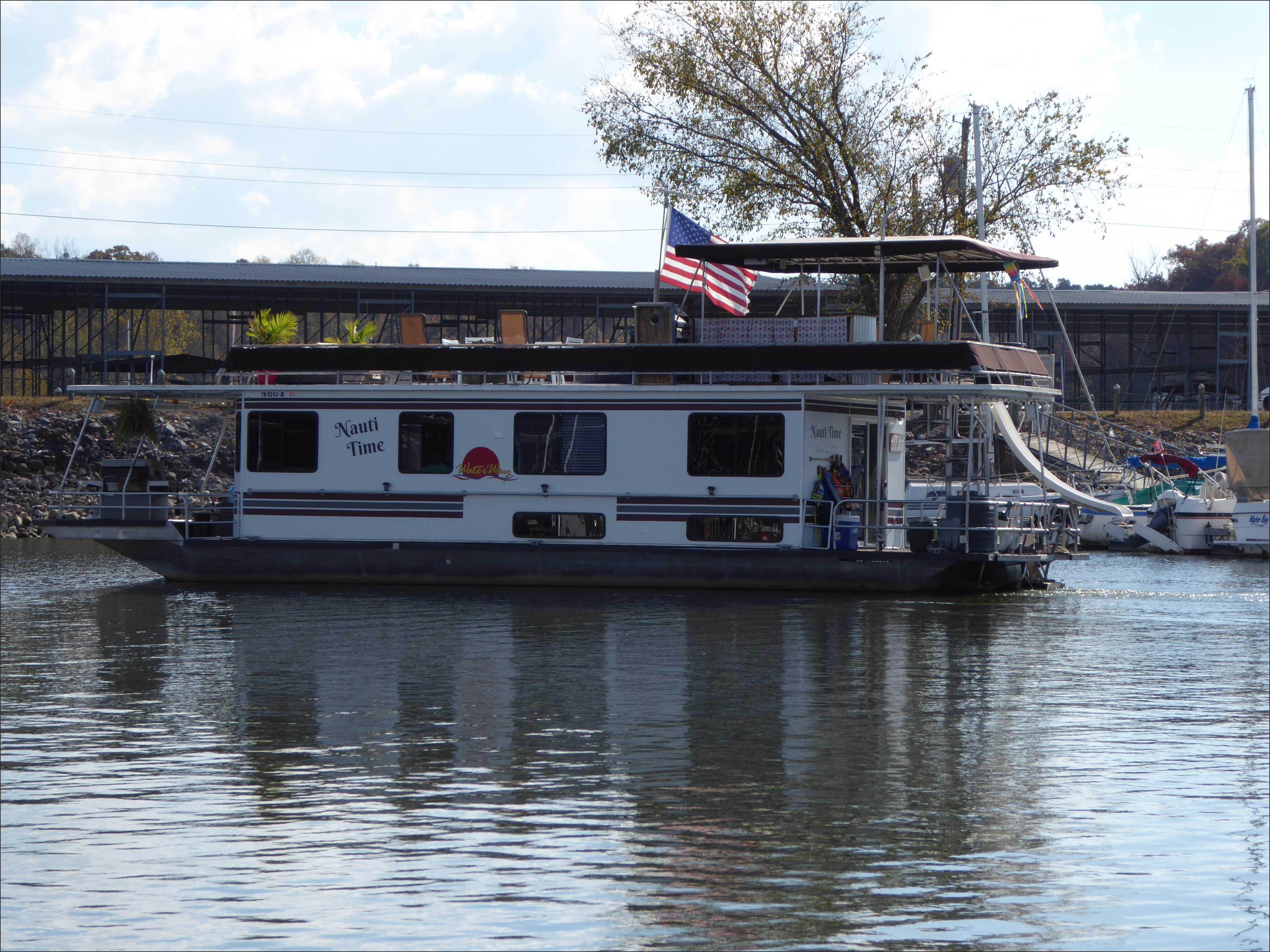 houseboat